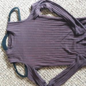 Long sleeve with shoulders cut out